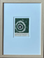 Fragile strength inkludert passepartout og ramme